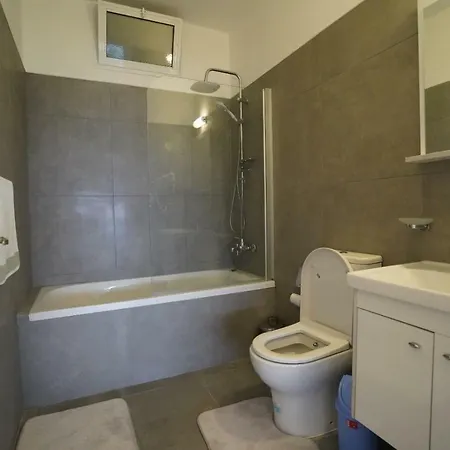 Апартаменты Delux In Lapta With Pool And Roof Garden Кирения